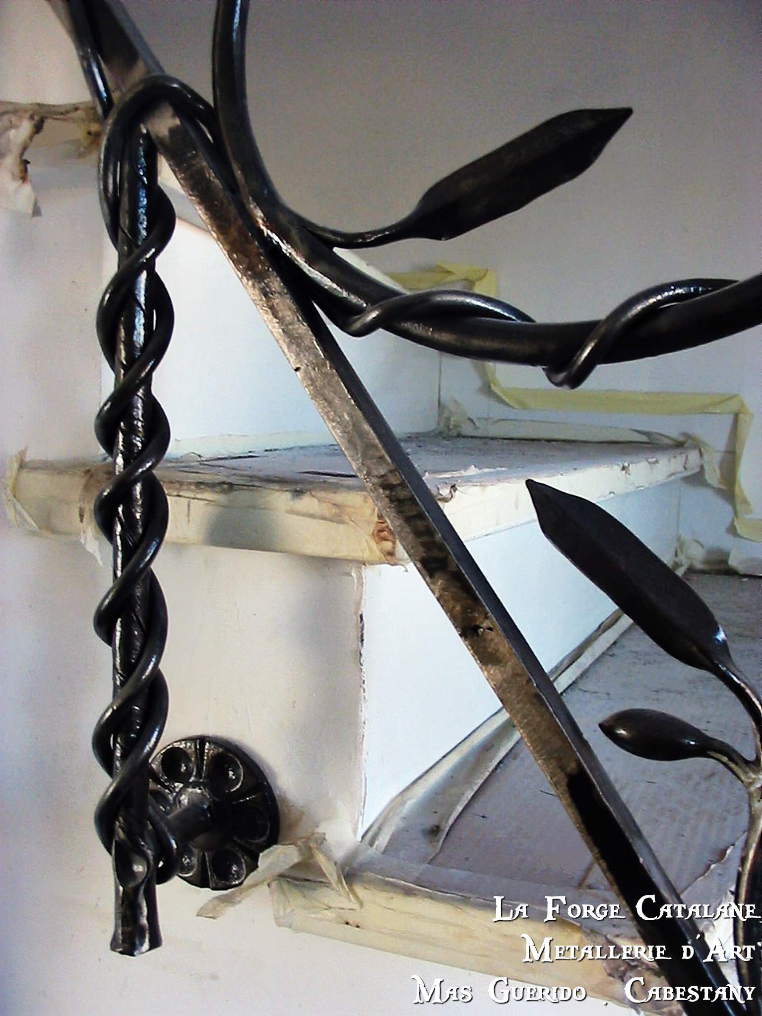 detail fixation ouvrage rampant forge catalane.jpg